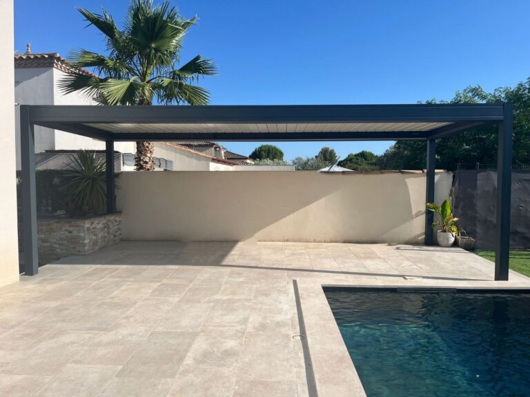 Accueil Pergola bioclimatique lames orientables anthracite pour terrasse design